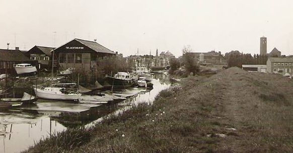 De haven van Raamsdonksveer in 1970 (foto: Leo van Strien)