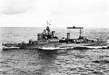 Bestand:HMS Bermuda (C52) underway in the North Atlantic 1961.jpg