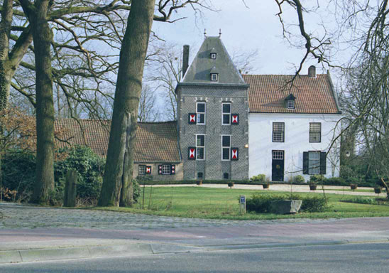 Bestand:Klein Kasteel Deurne - vooraanzicht.jpg