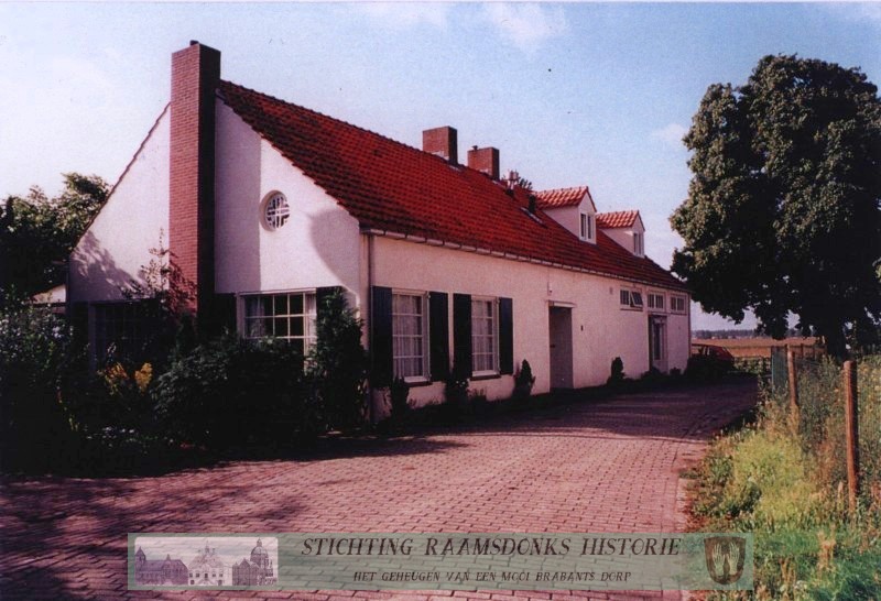 Bestand:Korte-Broekstraat-11-13-Raamsdonk 2a.jpg