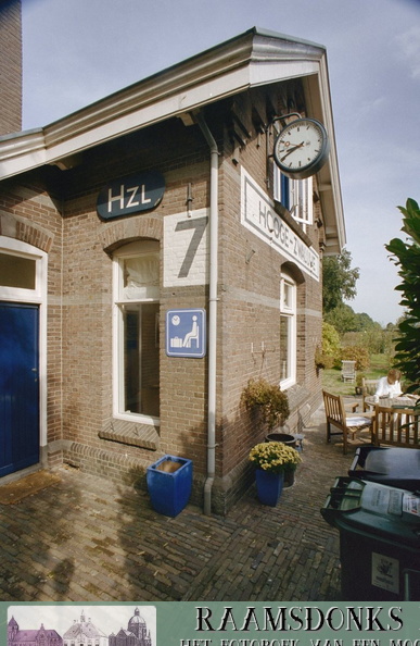 Bestand:V.m. stationsgebouw - Hooge Zwaluwe - 20333282 - RCE.jpg