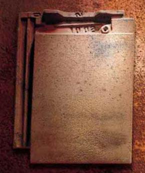 Bestand:Dakpan 306 vlakke pan met sluiting beauvoise huguenot.jpg