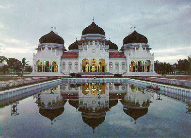 Bestand:Banda Aceh's Grand Mosque, Indonesia.jpg