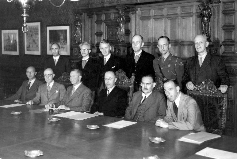 Bestand:Kabinet 1946-07 - SFA001013830.jpg