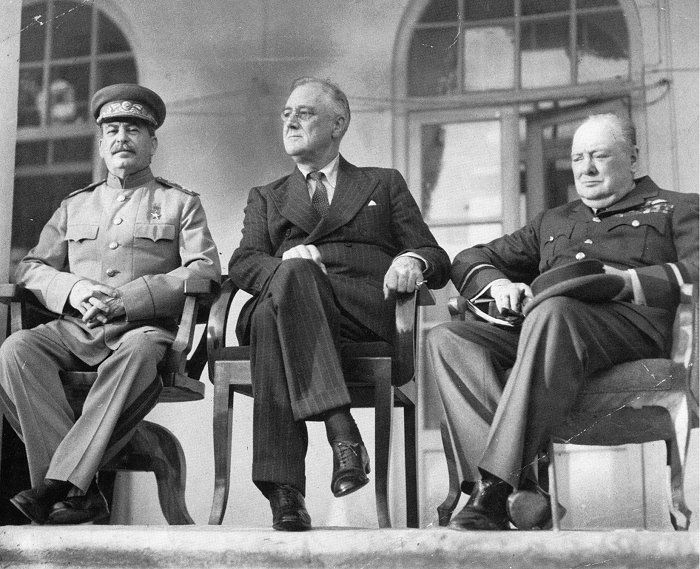 Bestand:Tehran Conference, 1943.jpg