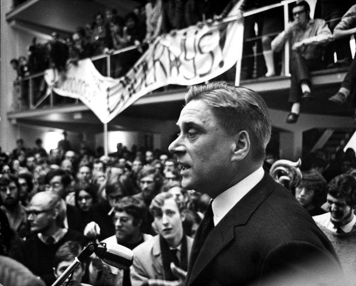 Bestand:Veringa, mr. G. H. - SFA001002923.jpg