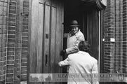 De officiële opening van het Ontmoetingscentrum op het Kerkplein, gevestigd in het voormalige Adrianusklooster, door Drs. Y.P.W. van der Werff, lid van de Eerste Kamer der Staten Generaal BN De Stem / Johan van Gurp / JVG19750125009 / collectie Stadsarchief Breda.