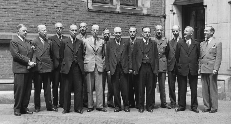 Bestand:KabinetSchermerhornDrees1945.jpg