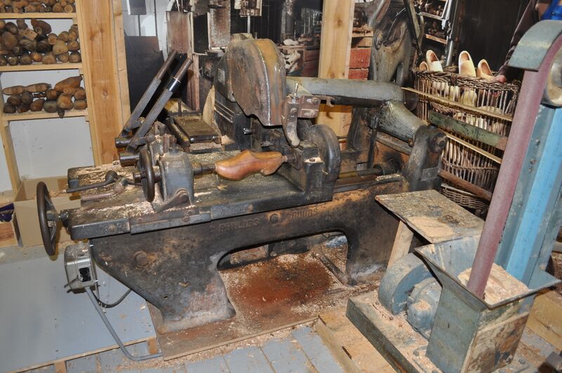 Bestand:Dubbele klompenkopieermachine.jpg