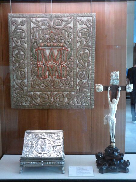 Bestand:Gremial, atril y crucificado.jpg