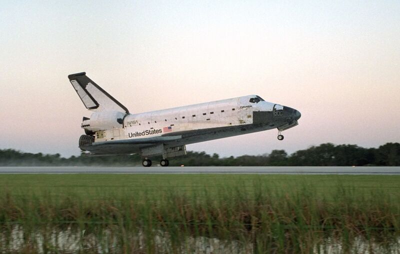 Bestand:STS-73 landing.jpg