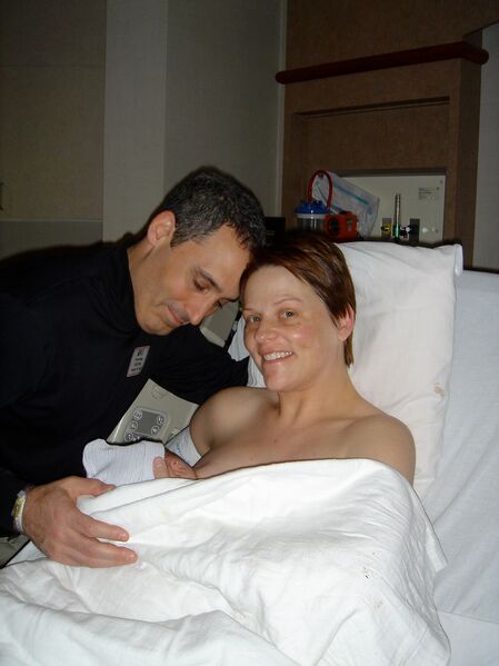 Bestand:Breast feeding within minutes.jpg