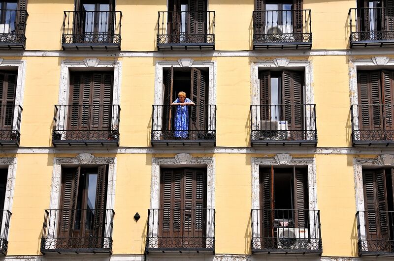 Bestand:Balkonscene Madrid (15704315088).jpg