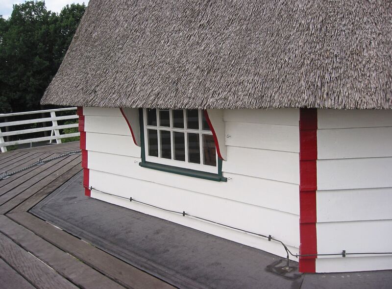 Bestand:Molen De Hoop Appel potdeksels.jpg