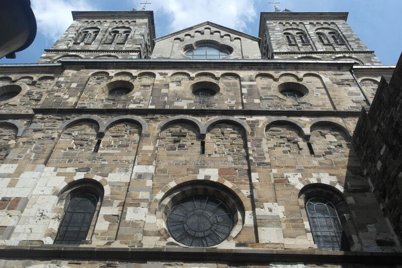 Bestand:2016 Maastricht, St-Servaasbasiliek, westwerk 01.jpg