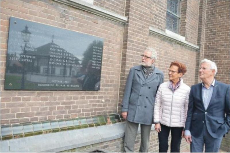 Bestand:Raamsdonk-staat-stil-75-jaar-bevrijding-01.jpg