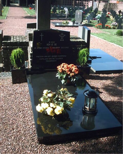 Bestand:Grave priest.jpg