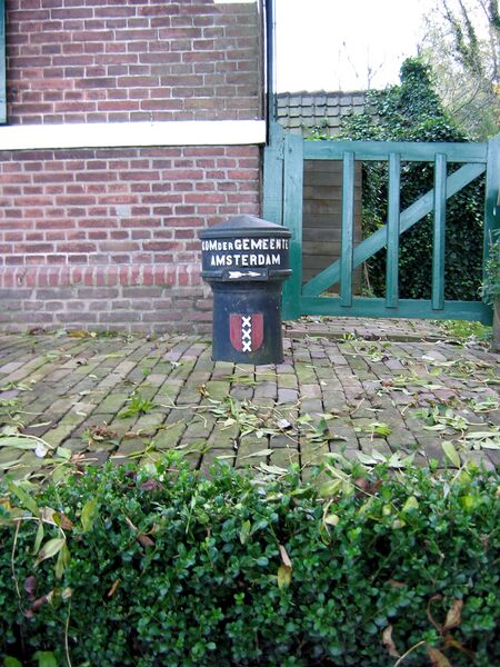Bestand:Diemen, grenspaal.jpg