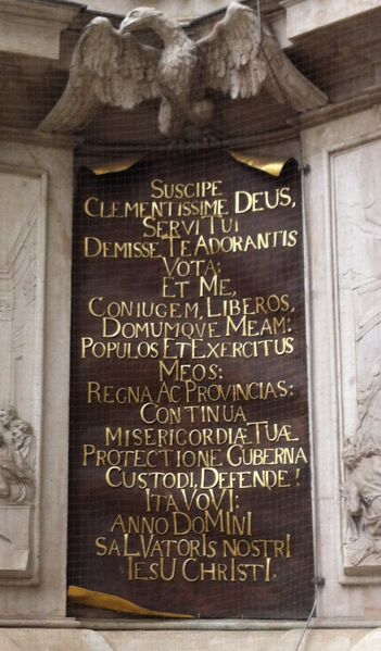 Bestand:Pestsäule Wien Chronogramminschrift.jpg