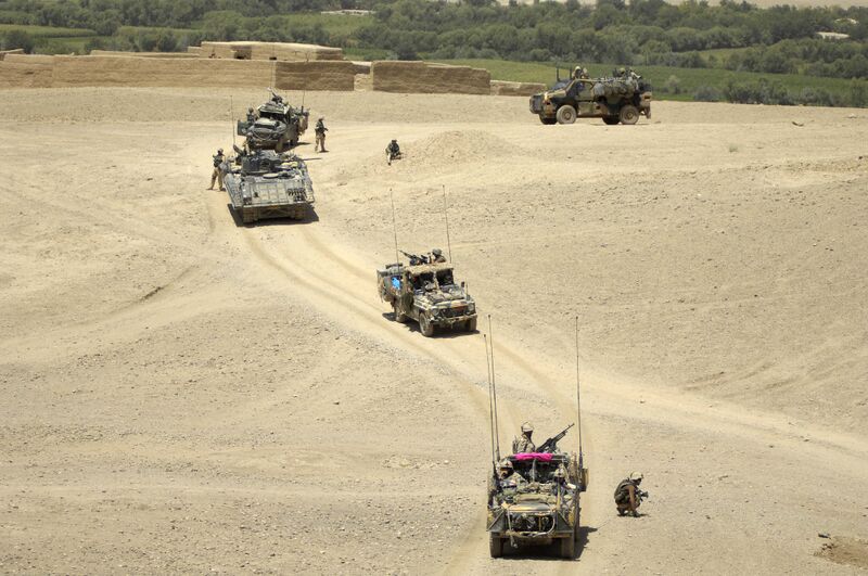 Bestand:Dutch patrol Afghanistan August 2008.jpg
