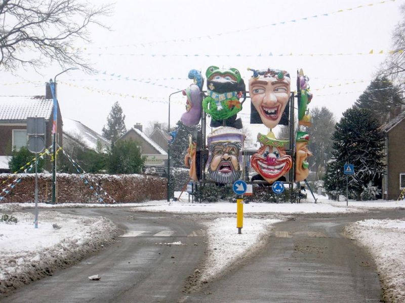 Bestand:Rotonde-Raamsdonk-Carnaval-2021-18-08-2021.jpg