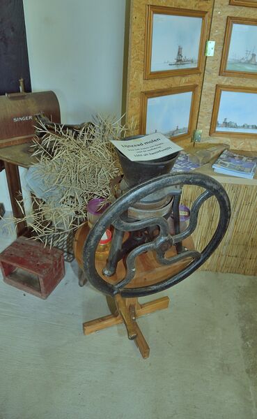 Bestand:Molen Grenszicht, Emmer-Compascuum lijnzaadmolen.jpg