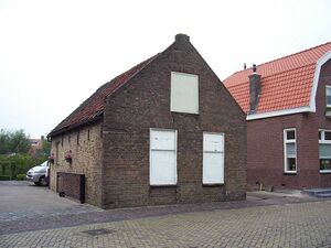 Vergane glorie – Stationsstraat tussen 12 en 14 (Foto: mei 2007)