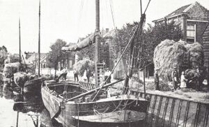 Altijd bedrijvigheid bij de persen. Foto van voor 1918.