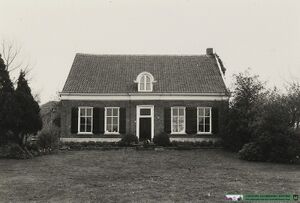 Foto: maandag 22 juli 1991 - Schansstraat 32 Woonhuis; Boerderij. Gebouwd in ca. 1870. collectie BHIC, nr. PNB001053521 - Wies van Leeuwen