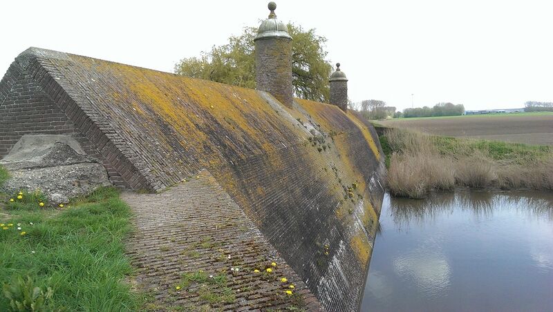 Bestand:Klundert - Stenen Poppen.jpg