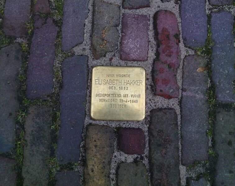 Bestand:Stolpersteine-Papenstraat2a.jpg