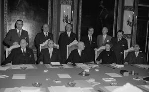 De ministers van het kabinet-Beel II in de Trêveszaal op 23 december 1958