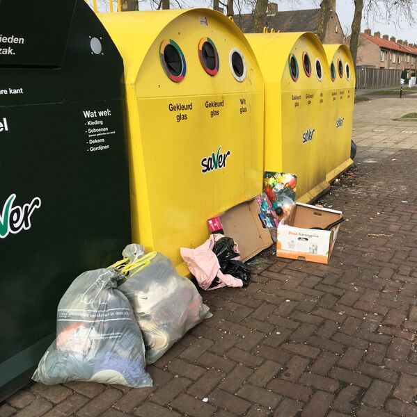 Bestand:Glasbakken Gemeente Halderberge.jpg
