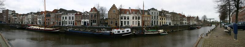 Bestand:S Hertogenbosh brede haven.jpg