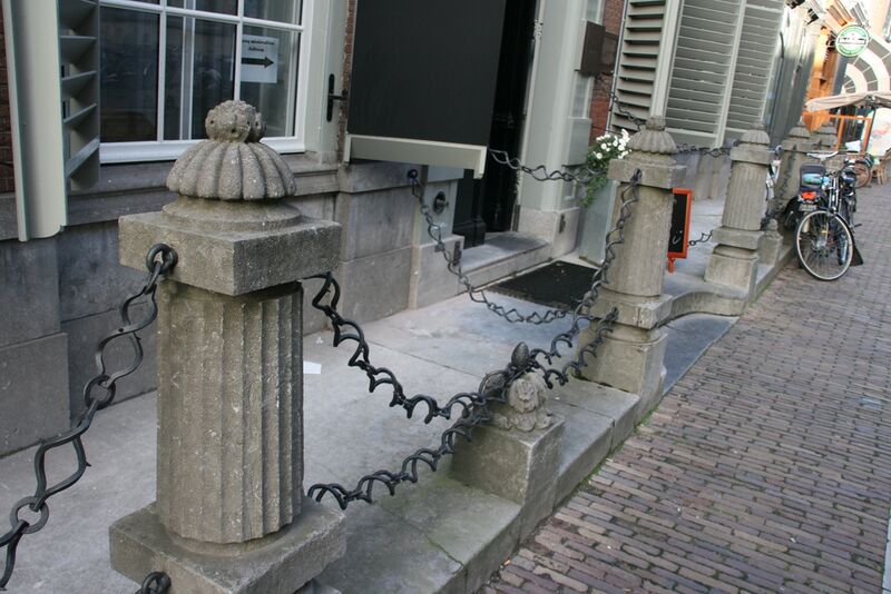 Bestand:Stoeppaal Groenmarkt Dordrecht.jpg