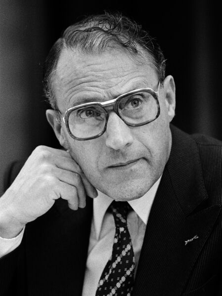 Bestand:Ton van Trier (1981).jpg