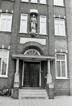 Pastoor van Erpstraat 01 - 02.jpg