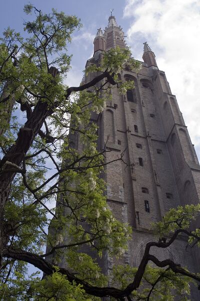 Bestand:TorenOLVkerkbrugge.jpg