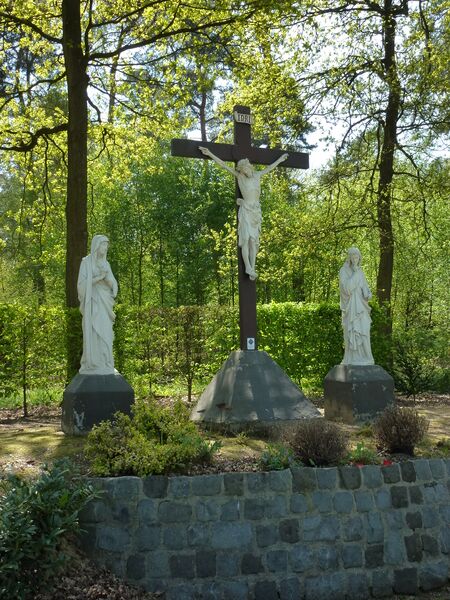 Bestand:Putbroek (Echt-Susteren) moordkruis (calvariegroep).jpg