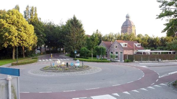 De rotonde in Raamsdonk is een mooie centrale plek voor het carnavalsmonument.