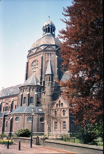 Bestand:Raamsdonk RK. H. Bavo NB.jpg