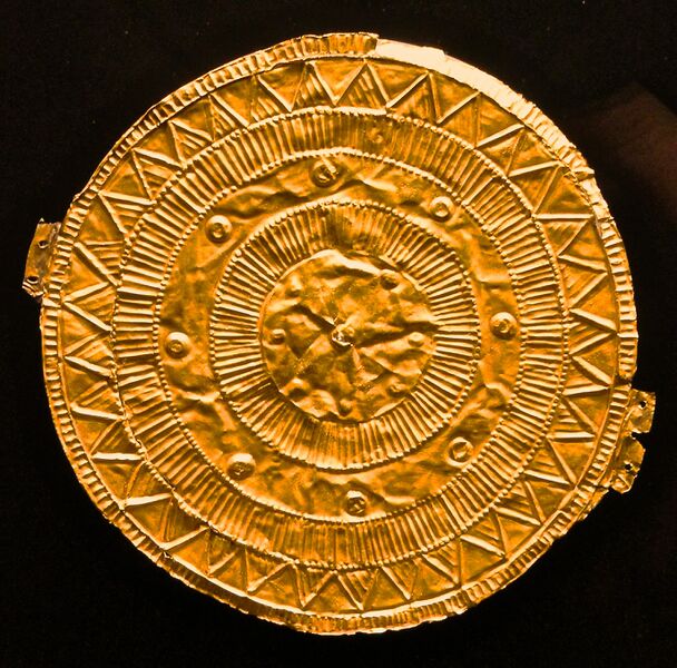 Bestand:Sonnenscheibe von Moordorf094.jpg