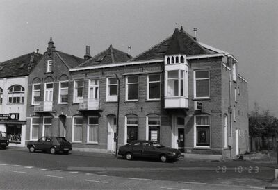 De drie panden van Heijman Kalker in 1991. Foto Wies van Leeuwen, collectie BHIC, nr. PNB001022092