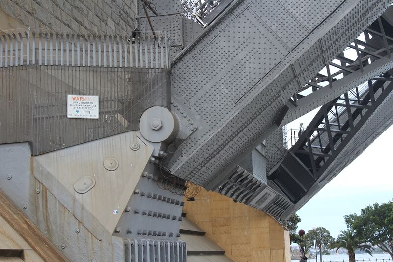 Bestand:Sydney Harbour Bridge hinge.jpg